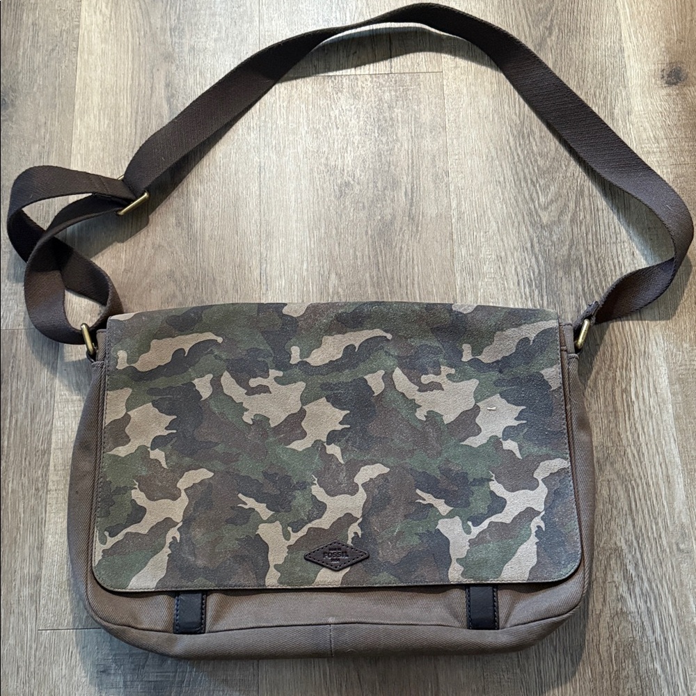 Fossil cotton twill camo messenger bag briefcase